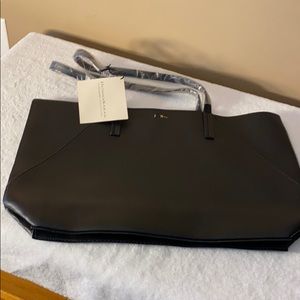 NWT Donna Karan black vinyl Faux Leather Tote Sac